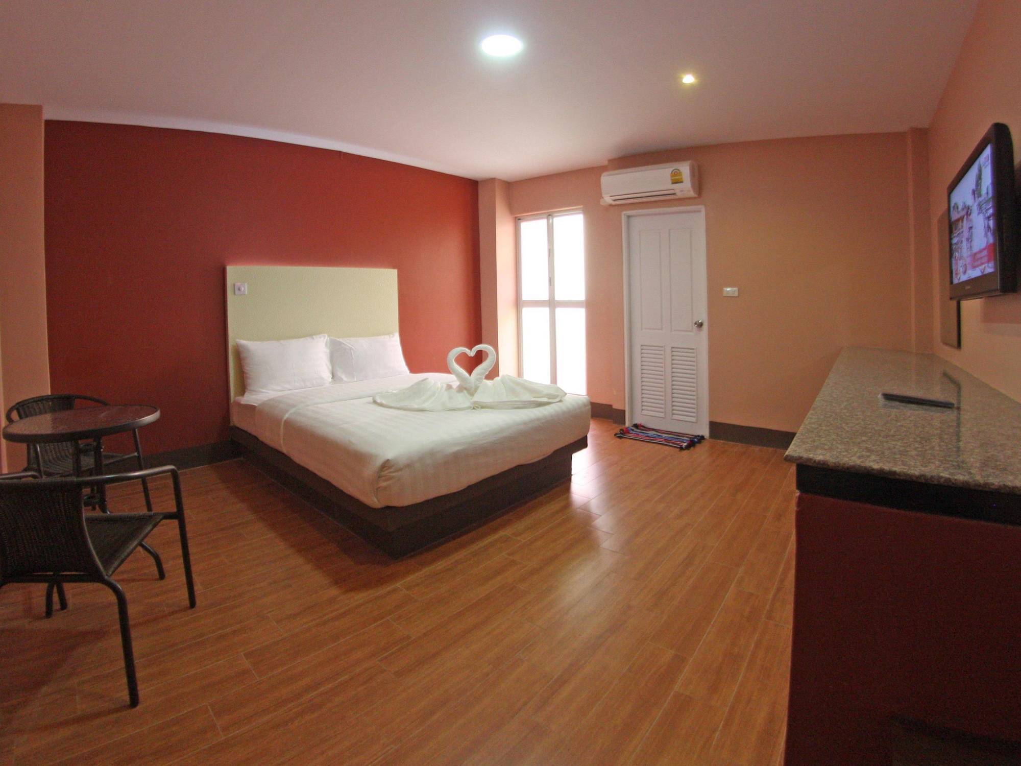 Central Park Hotel Сингбури Экстерьер фото