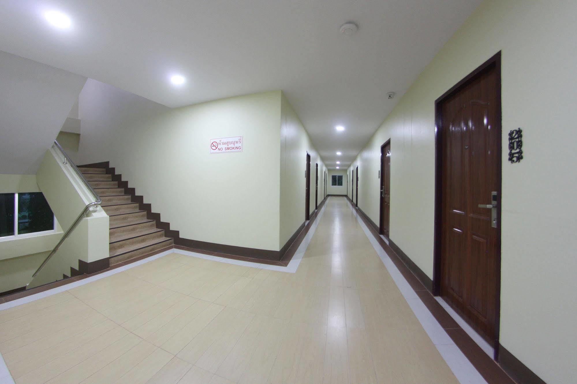 Central Park Hotel Сингбури Экстерьер фото